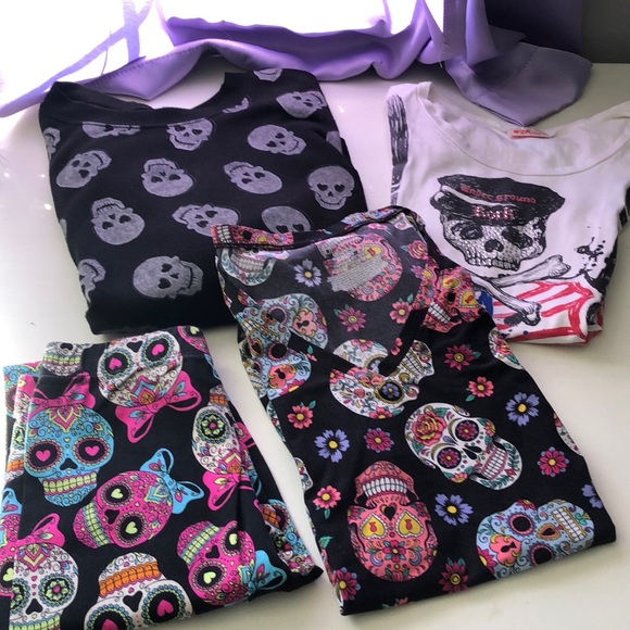 Skull design woman’s size small petite bundle set of 4. - Picture 3 of 11